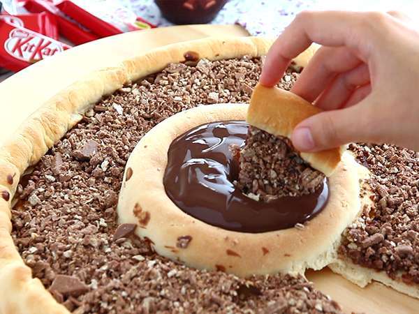 Pizza dengan Kit Kat dan yoghurt Chocolate Danette - Persiapan langkah 6
