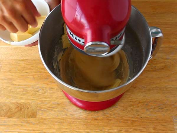 Tarte tropézienne dijelaskan langkah demi langkah - Persiapan langkah 2