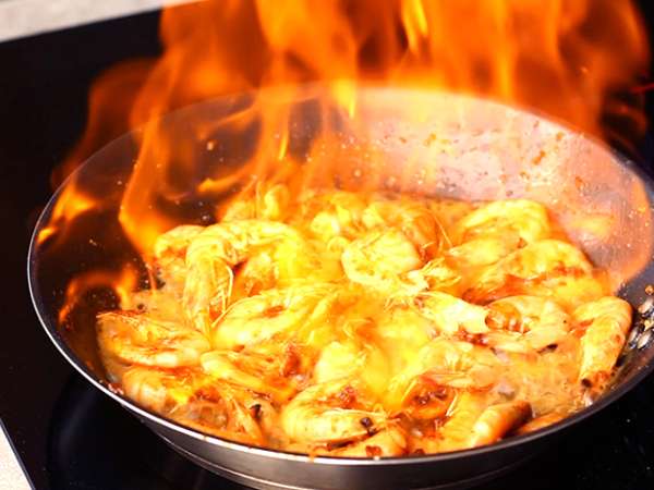 Udang flambéed dalam wiski, resepnya secara rinci - Persiapan langkah 3