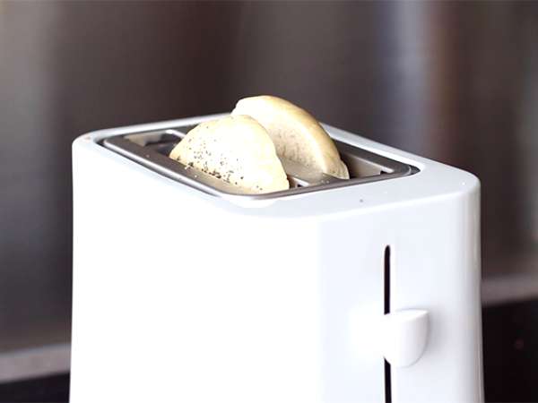 Bagel dengan salmon, mentimun, dan fromage frais - Persiapan langkah 1