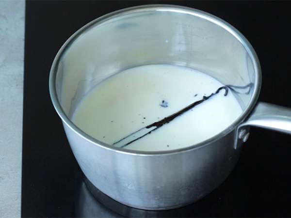 Makanan penutup krim vanila yang cepat dan mudah - Persiapan langkah 1