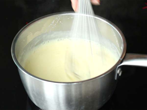 Makanan penutup krim vanila yang cepat dan mudah - Persiapan langkah 3