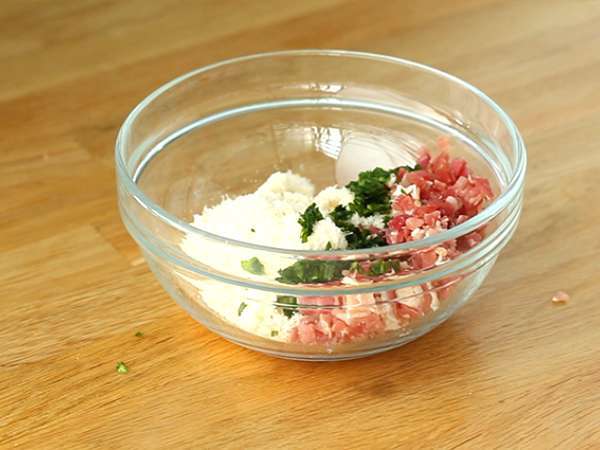 Tortellini dengan parmesan, ham, dan kemangi - Persiapan langkah 3