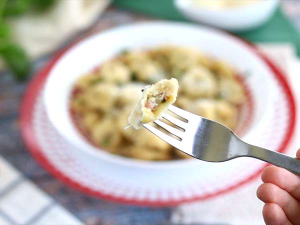 Tortellini dengan parmesan, ham, dan kemangi - Persiapan langkah 9