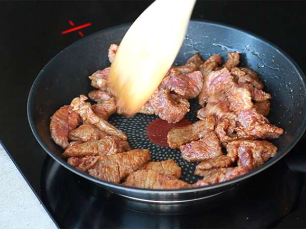 Stroganoff daging sapi yang cepat dan mudah - Persiapan langkah 2