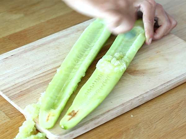 Tzatziki, mentimun dan saus yoghurt khas Yunani - Persiapan langkah 1