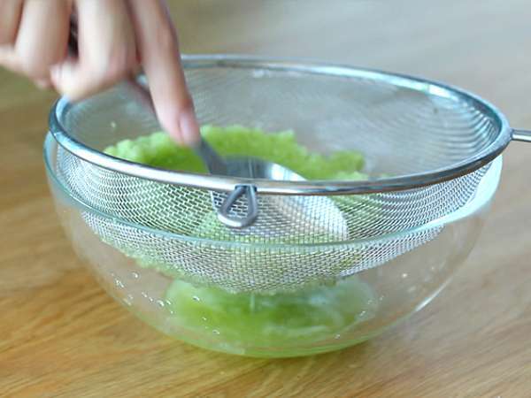 Tzatziki, mentimun dan saus yoghurt khas Yunani - Persiapan langkah 3
