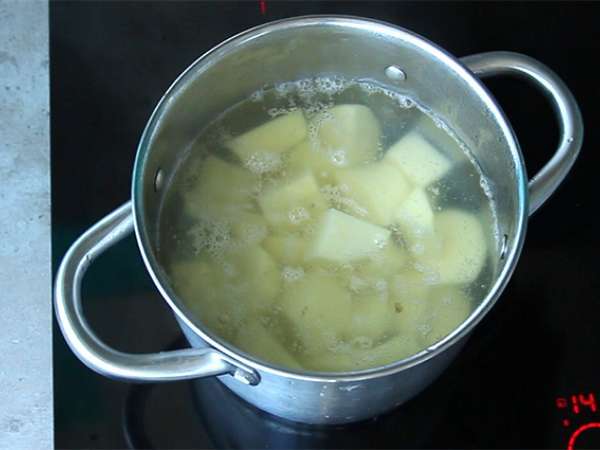 Kentang tumbuk buatan sendiri yang sederhana - Persiapan langkah 1