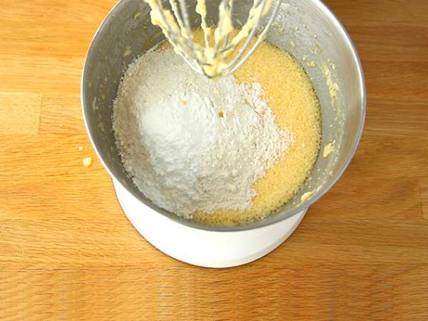 Kue nanas terbalik yang mudah - Persiapan langkah 4