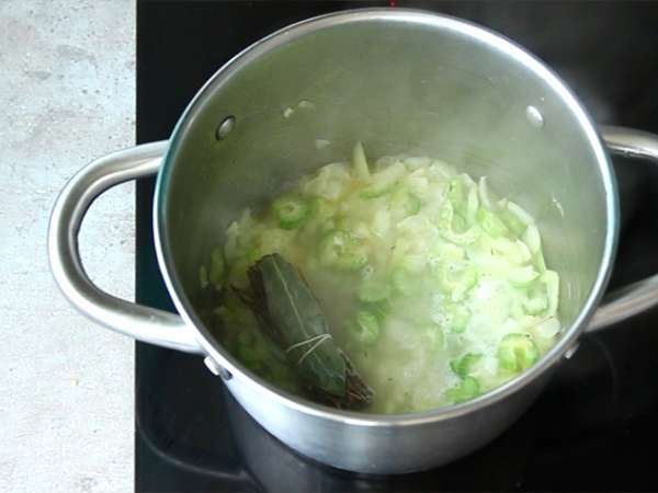 Moules marinières, resep sederhana dan lezat - Persiapan langkah 2