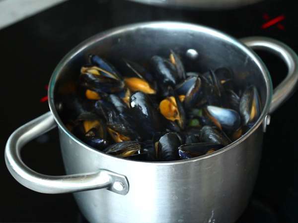 Moules marinières, resep sederhana dan lezat - Persiapan langkah 3