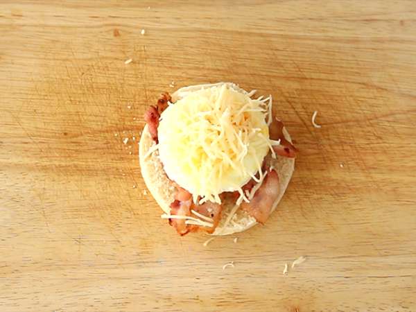 Muffin Inggris dengan telur dan bacon - Persiapan langkah 3