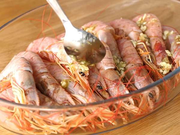 Udang panggang dengan bawang putih dan rempah-rempah - Persiapan langkah 3