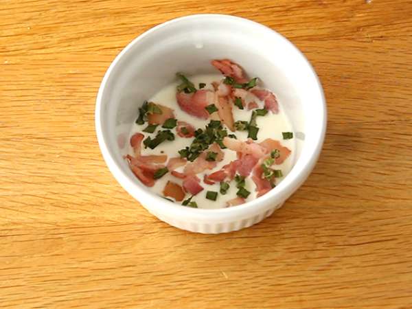 Oeufs cocotte dengan bacon dan daun bawang, resep cepat - Persiapan langkah 1