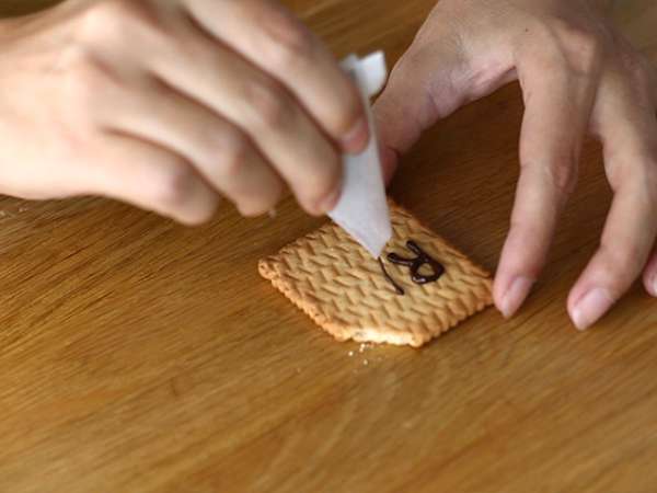 Brownies kuburan untuk Halloween - Persiapan langkah 4