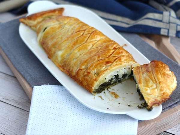 Ikan dalam kulit puff pastry dengan bayam dan keju mozzarella - Persiapan langkah 6