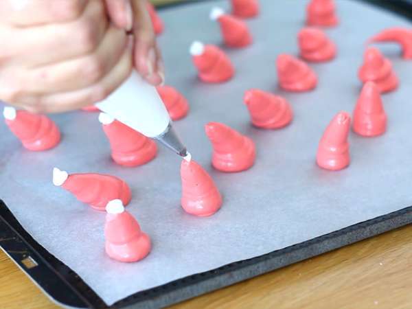 Meringue topi Santa - Persiapan langkah 3