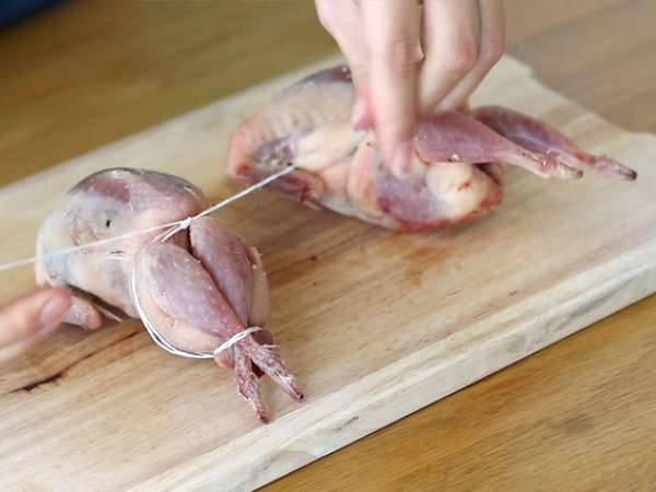 Burung puyuh dengan plum - Persiapan langkah 2