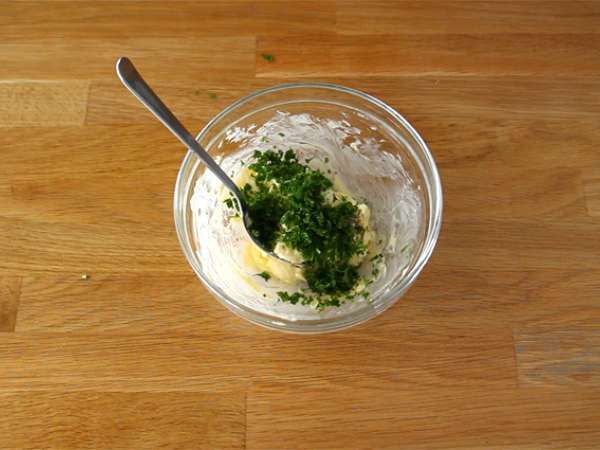 Beurre maître d'hôtel (cepat dan mudah) - Persiapan langkah 1