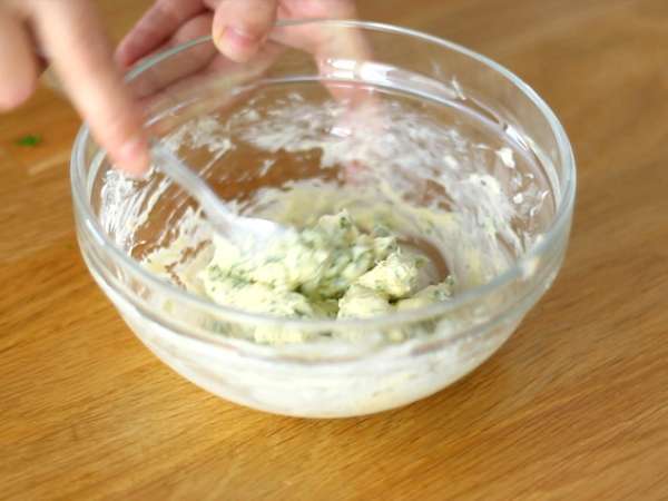 Beurre maître d'hôtel (cepat dan mudah) - Persiapan langkah 2