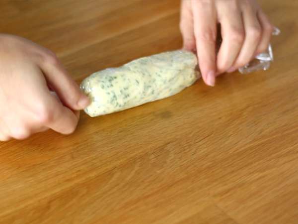 Beurre maître d'hôtel (cepat dan mudah) - Persiapan langkah 3