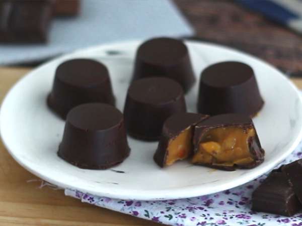 Cokelat yang diisi dengan karamel mentega asin dan kacang almond - Persiapan langkah 5