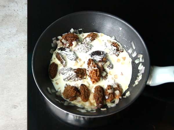 Roti manis daging sapi muda dengan morels - Persiapan langkah 4