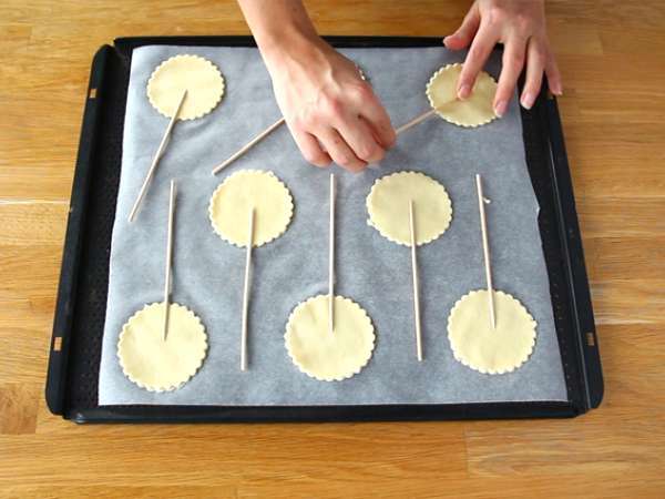 Kue raja mini dengan kepingan cokelat - Persiapan langkah 2