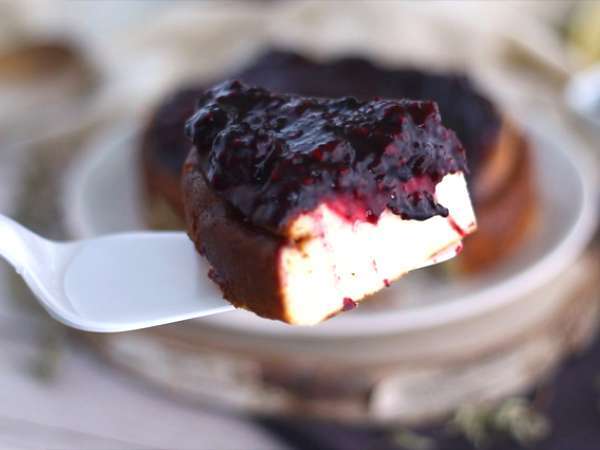 Kue keju susu kental manis dengan kolak buah merah - Persiapan langkah 7