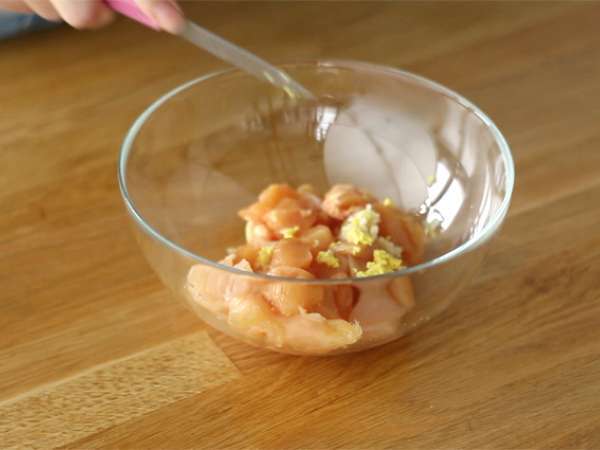 Ayam dengan jahe dan serai - Persiapan langkah 1