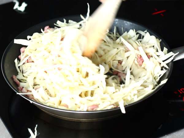 Kubis putih dengan bacon - Persiapan langkah 2