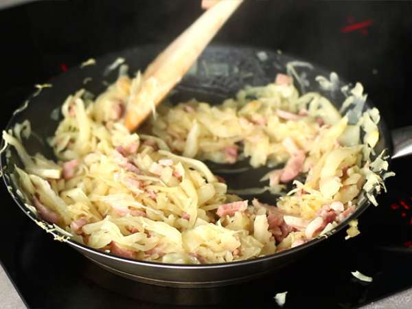 Kubis putih dengan bacon - Persiapan langkah 4