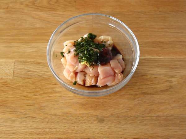 Chow mein (chao men), mie khas Tiongkok dengan ayam dan sayuran - Persiapan langkah 1