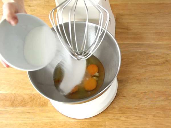 Roti gulung mini stroberi, Macan Merah Muda - Persiapan langkah 1