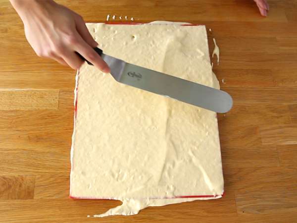 Roti gulung mini stroberi, Macan Merah Muda - Persiapan langkah 3