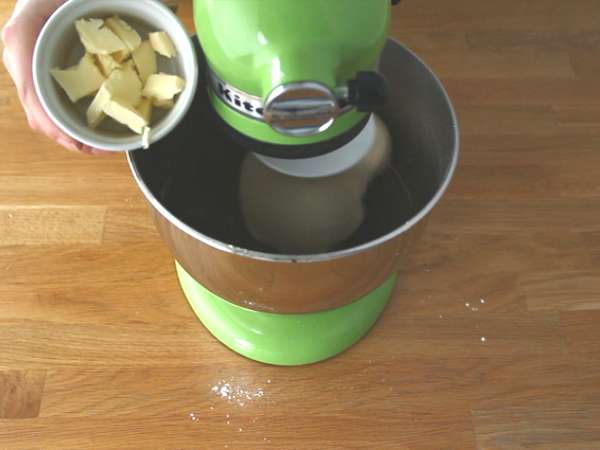 Roti pizza dengan isian ham dan keju - Persiapan langkah 2