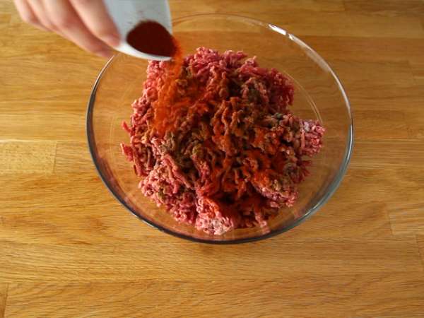 Tajine kefta (bakso cincang dengan bumbu dan rempah-rempah) - Persiapan langkah 2