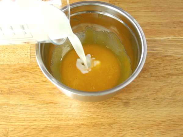 Bavarois raspberry cokelat putih (langkah-langkah dan video) - Persiapan langkah 3