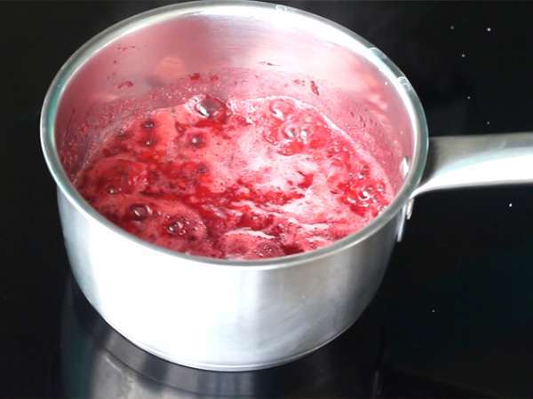 Bavarois raspberry cokelat putih (langkah-langkah dan video) - Persiapan langkah 8