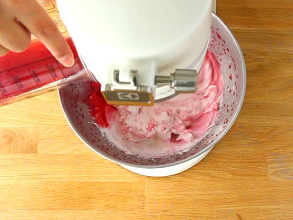 Bavarois raspberry cokelat putih (langkah-langkah dan video) - Persiapan langkah 10