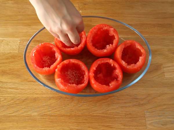 Tomat isi yang cepat dan mudah - Persiapan langkah 4