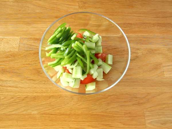 Salad Yunani atau horiatiki - Persiapan langkah 1