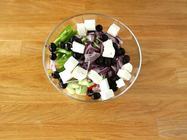 Salad Yunani atau horiatiki - Persiapan langkah 2