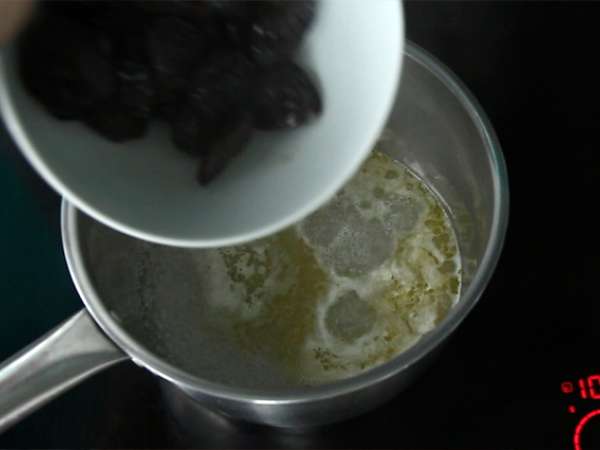 Tajine domba dengan plum (langkah-langkah dan video) - Persiapan langkah 4