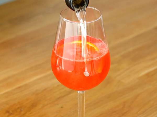 Spritz, koktail Italia yang terkenal dengan Aperol - Persiapan langkah 2