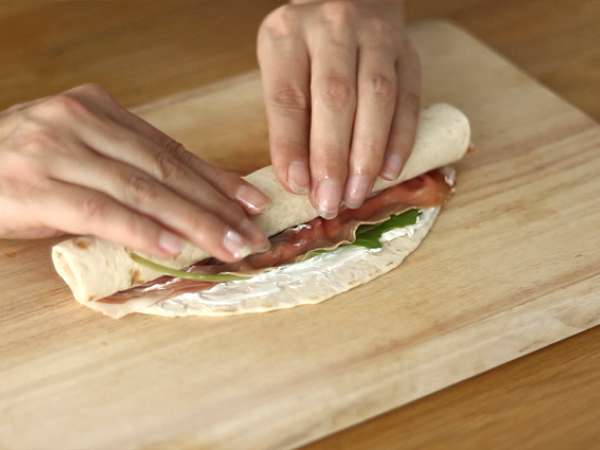 Minuman beralkohol yang dibungkus dengan ham dan roket yang diawetkan - Persiapan langkah 3