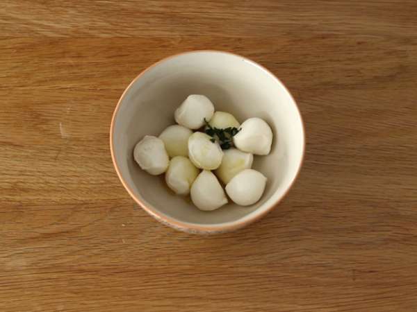 Kebab mozzarella, ham yang diawetkan, dan kebab minuman beralkohol tomat kering - Persiapan langkah 1