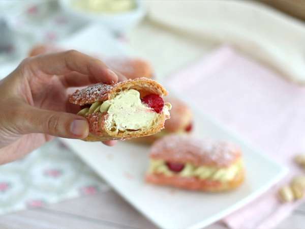 Kue sus dengan krim pistachio dan raspberry - Persiapan langkah 18