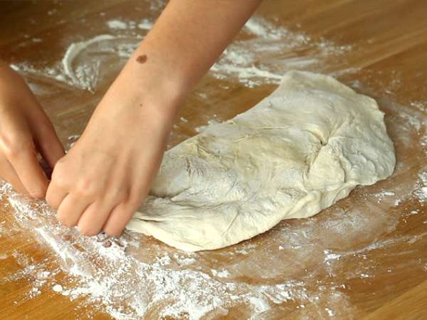 Fougasse dengan bacon dan bawang bombay - Persiapan langkah 5