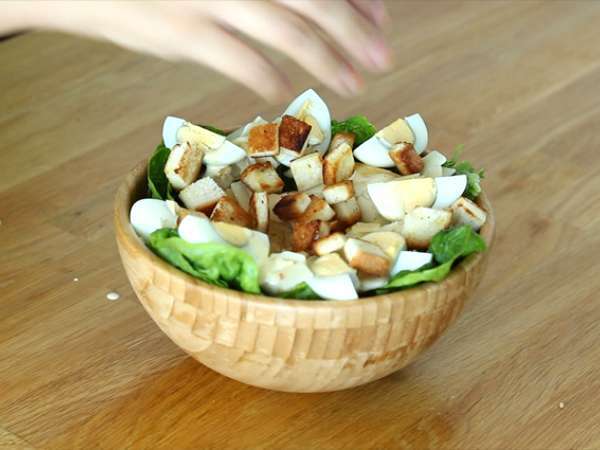 Salad Caesar yang mudah - Persiapan langkah 10